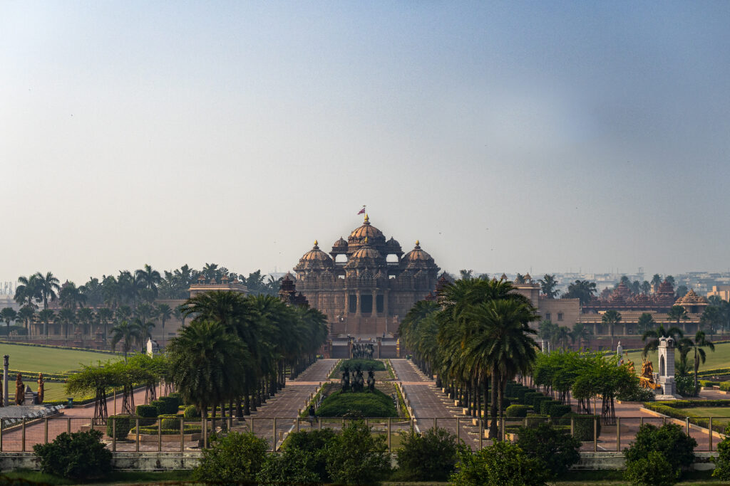 Akshardham Temple in Delhi, a modern architectural masterpiece included in the one day Delhi tour package.