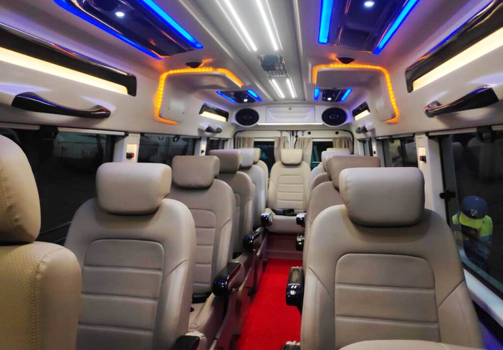 10 Seater Tempo Traveller in Delhi