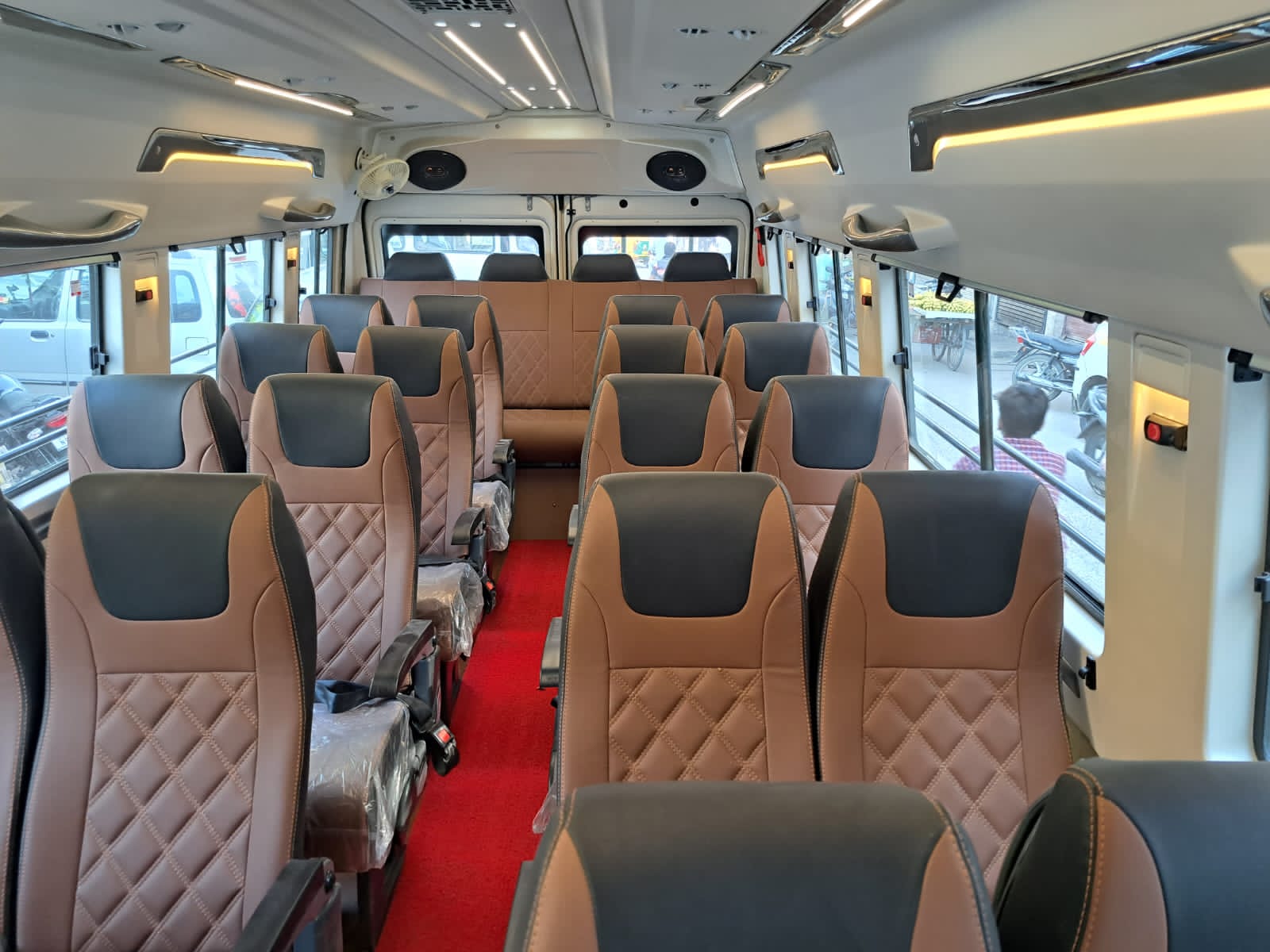26 Seater Tempo traveller delhi