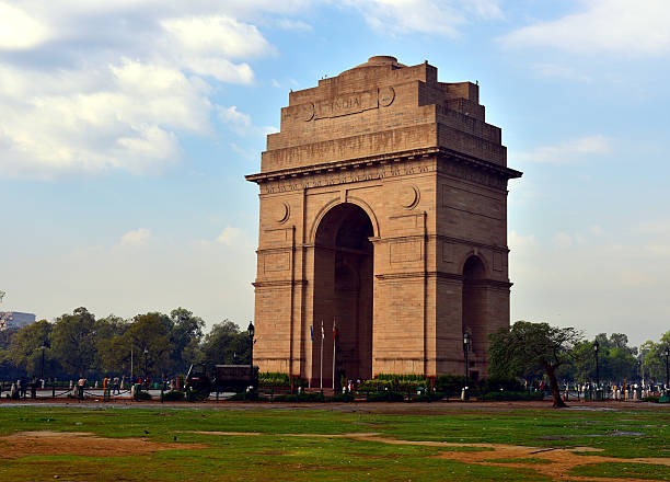 India Gate Delhi β Iconic War Memorial included in One Day Delhi Sightseeing Tour by VS Taxi Service