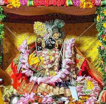 Banke Bihari Temple Vrindavan famous Krishna temple for darshan