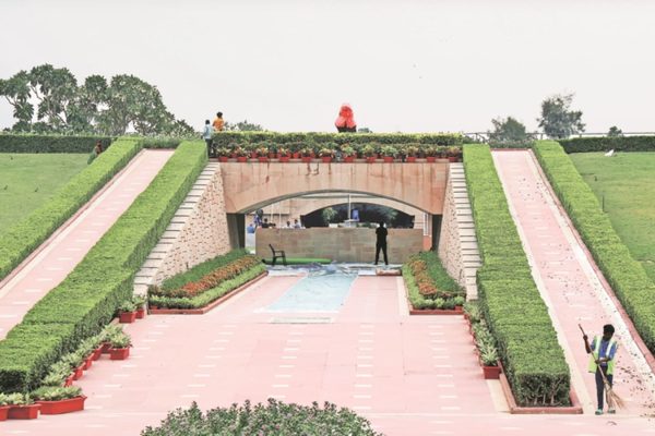 raj-ghat-delhi-darshan-cab-tour